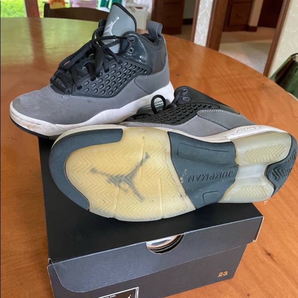 NIKE Air Jordan Maxin 200 (black/grey) Boys 5